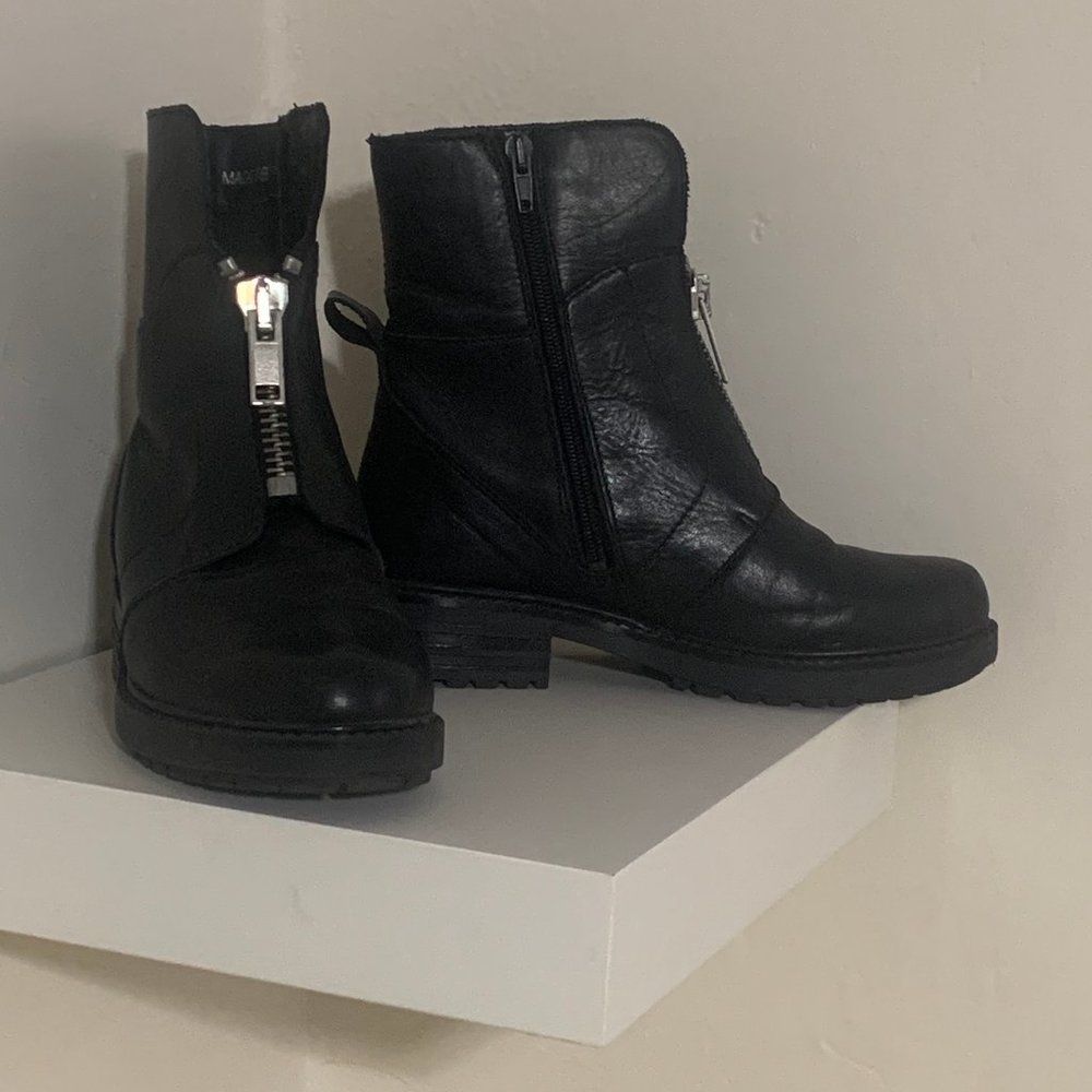 Women's Chelsea Crew Black Label Round Toe Zip 36